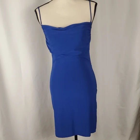 Elegant Blue Backless Dress - Picture 5 of 9